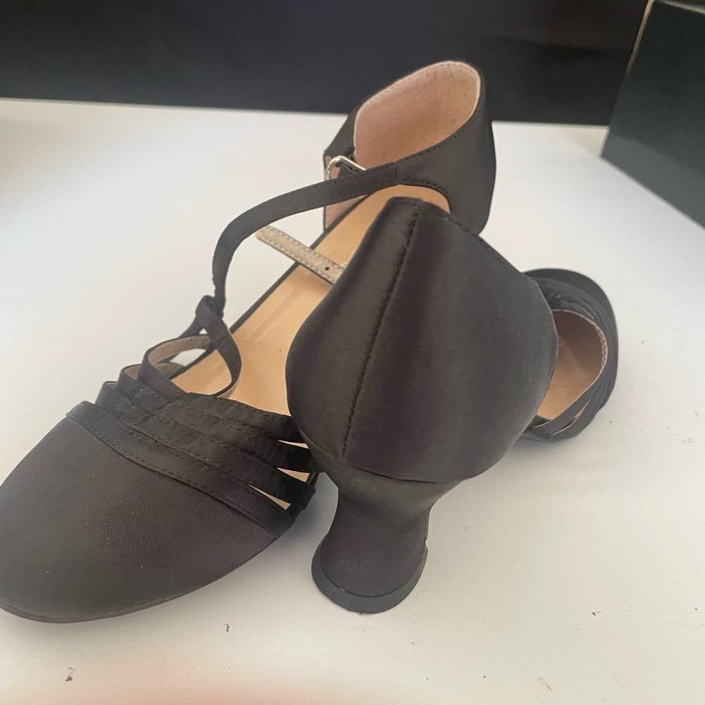 Women’s size 7 heels